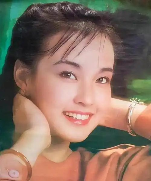 看了刘晓庆的旧照才明白姜文陈国军为啥前仆后继妩媚动人