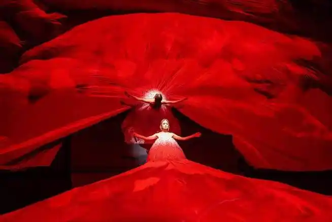 容祖儿演唱会是芭比造型秀吧##容祖儿mysecretliveanotherside