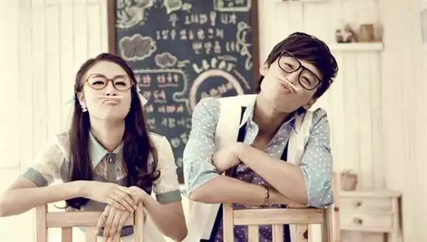 异性同桌间常做的5个暧昧小动作,你曾对ta做过几个?