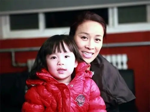 5岁就接拍了37个广告!还有人说她是那英"女儿"