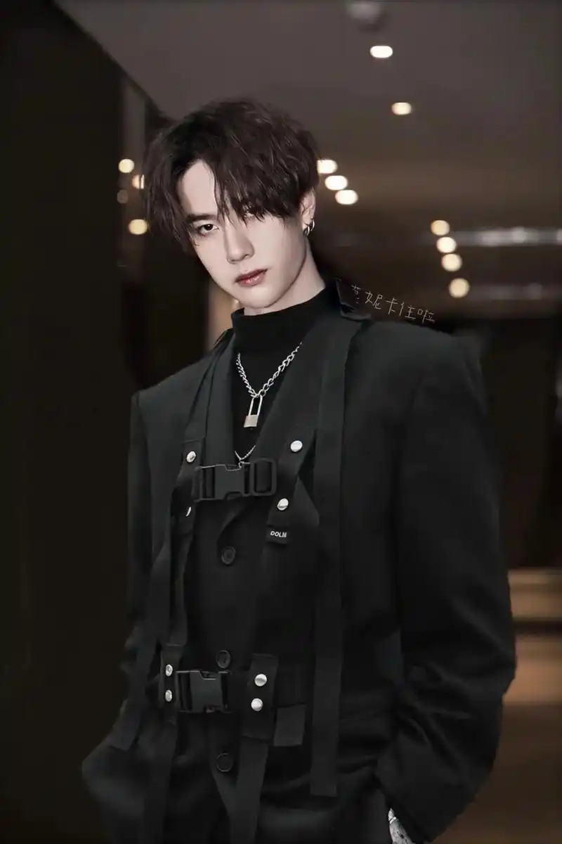 超级酷超级帅的王一博.来组超爱的一博啥#王一博 #向全世界安 - 抖音