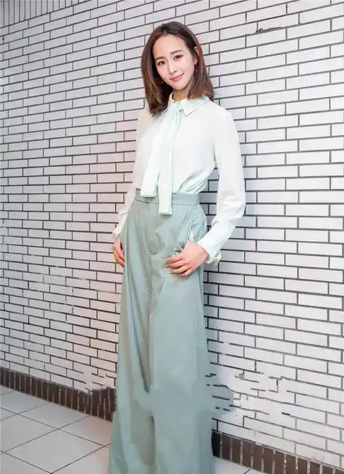 今年明星们都在穿这件"长袖衫",特有范