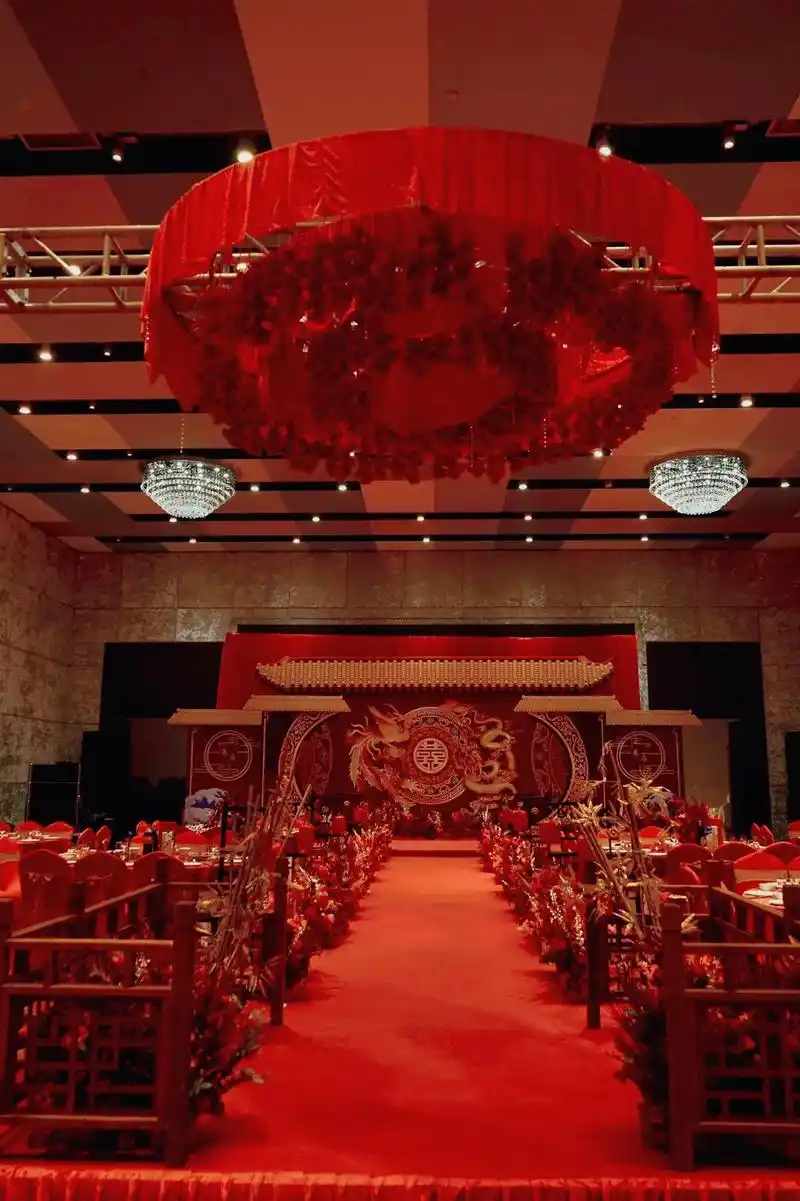 新中式国风大气红金色婚礼美图大赏.jpg."喜今日赤绳系定, - 抖音