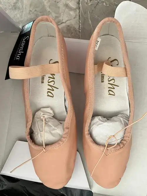 网购舞蹈鞋给我发了一双别人穿过的