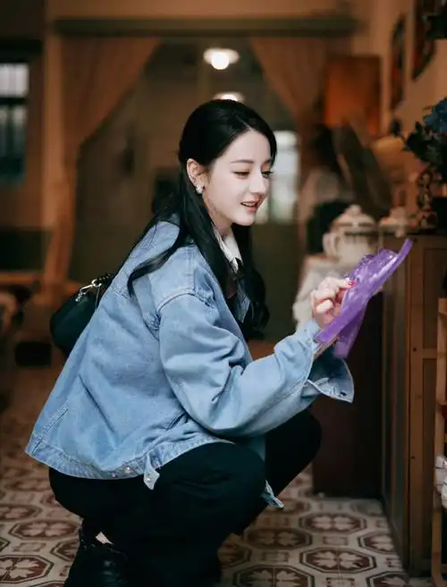 怎么就那么聪明呢,迪丽热巴不当明星我觉得可以当警察