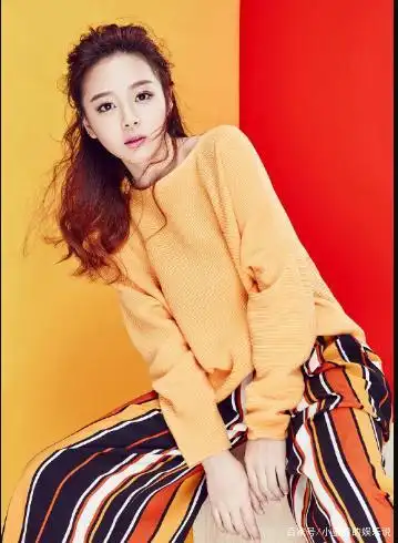 14岁初恋给了释小龙,被全网禁止整容,如今长这样?