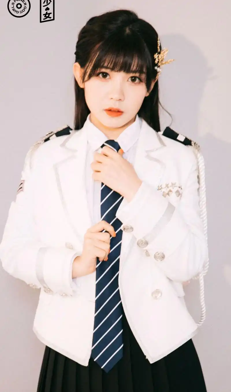 火箭少女101成员赖美云写真图集