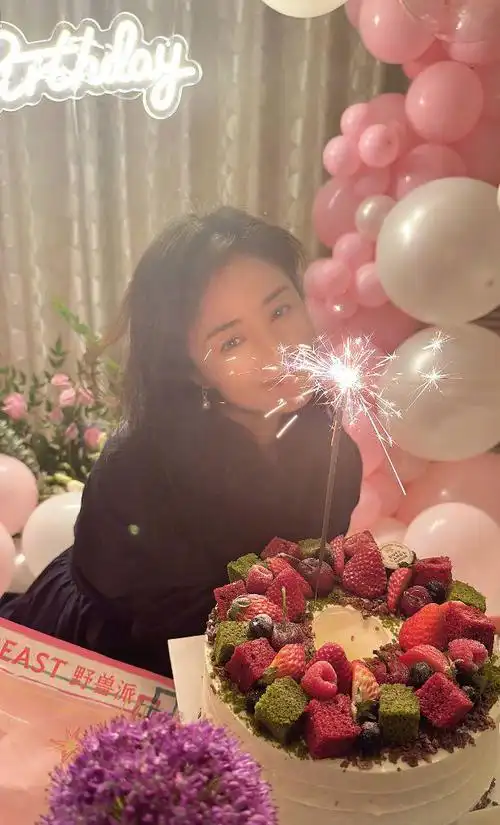 蒋欣生日晒照美貌远胜18岁少女网友惊呼她是美颜界的霸主