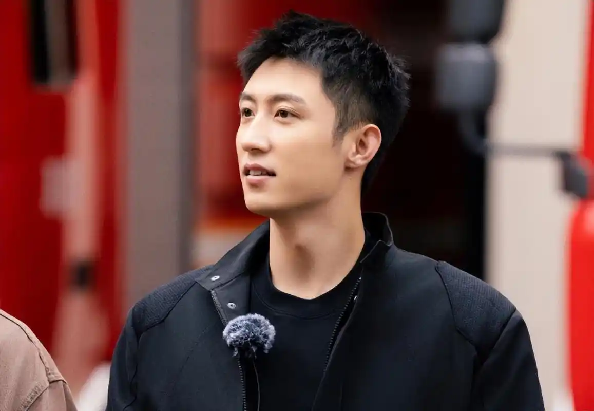 绯闻的黄景瑜,纷纷质疑两人是不是已经私下里结婚了,但热巴演员的身份