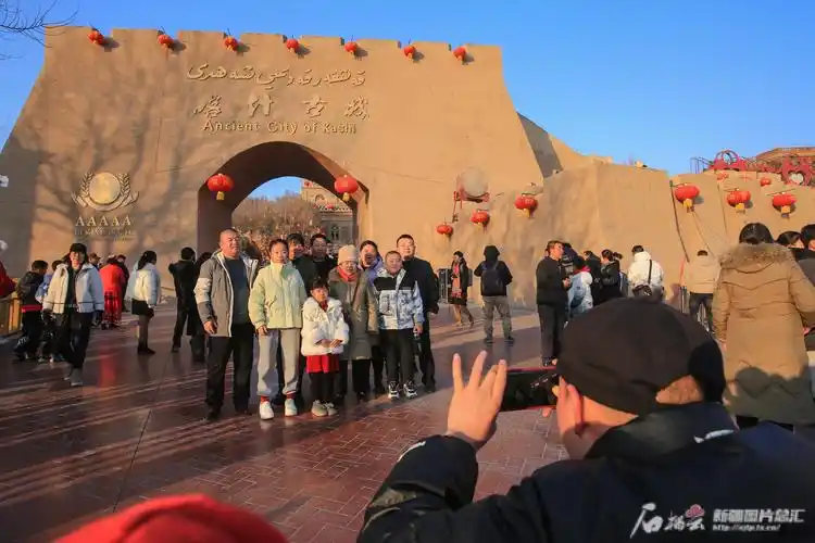 龙年春晚新疆喀什分会场丨迎着春风入古城