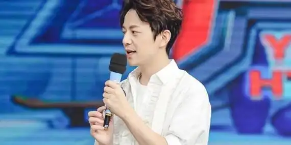 何炅年龄多大了