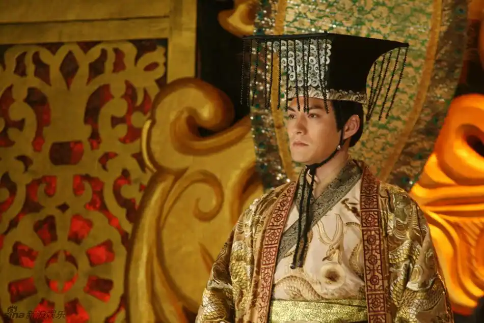 《倾世皇妃》严宽登基_新浪图库