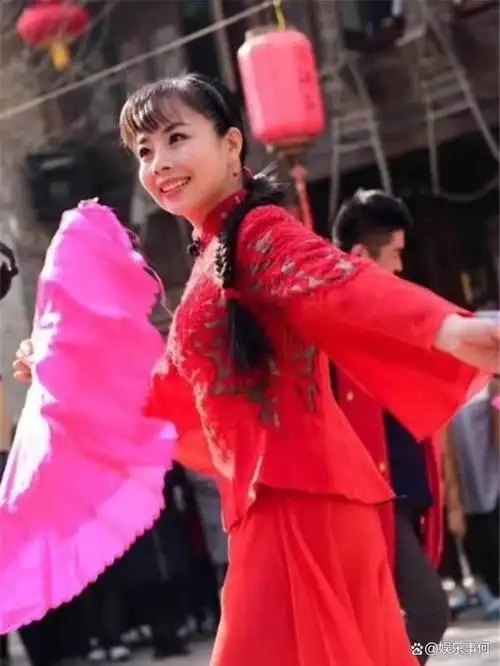 王二妮靠星光大道走红放弃百万年薪嫁农村如今活成这样