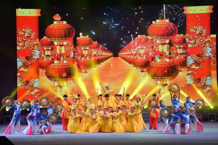 1月28日 大别山干部学院 欢聚一堂 载歌载舞   2019新县春晚精彩侥靠