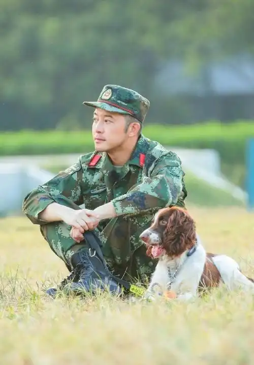 沙溢说自己以前这么瘦吗#沙溢发微博说看到粉丝发的自己的军装照佑