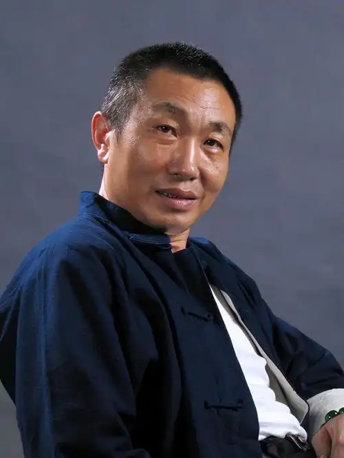 回顾演员杜源4岁认识爱妻结婚41年零绯闻女儿成了他的骄傲