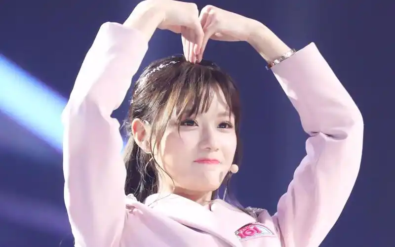 陈意涵estelle创造101总决赛演出直拍盛放