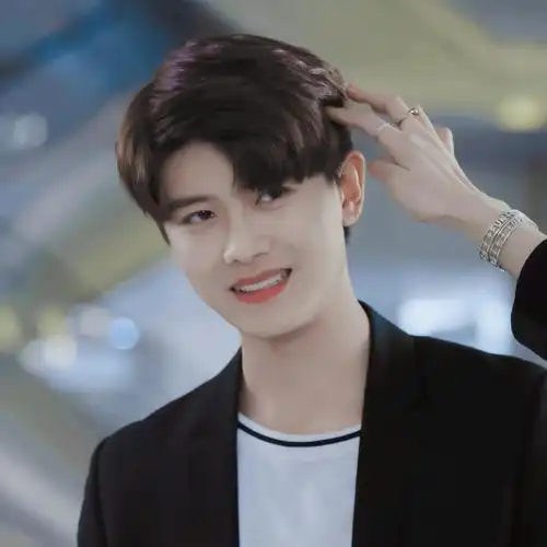 任嘉伦可爱表情动图接龙