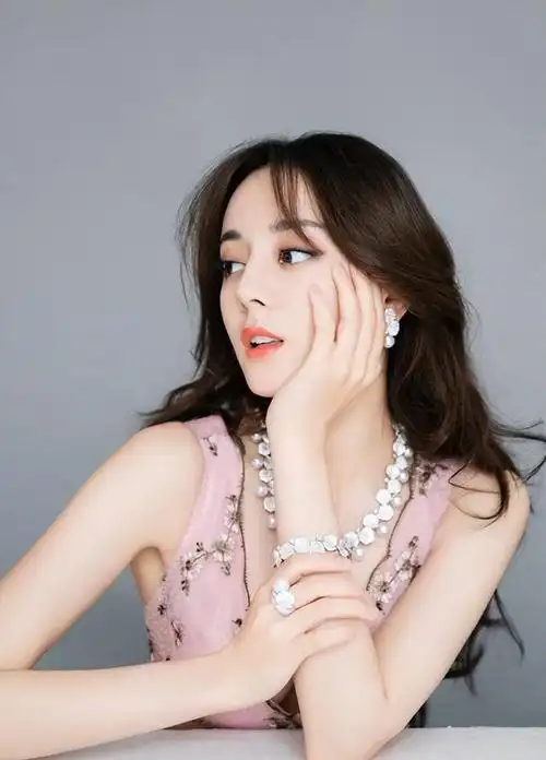 这一次31岁的迪丽热巴,以这样的方式"塌房"了