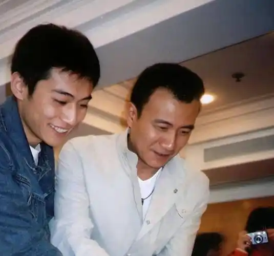 "男女通吃"的胡军,凭借一张脸,再次向内娱扔出一张王炸_观众_刘烨