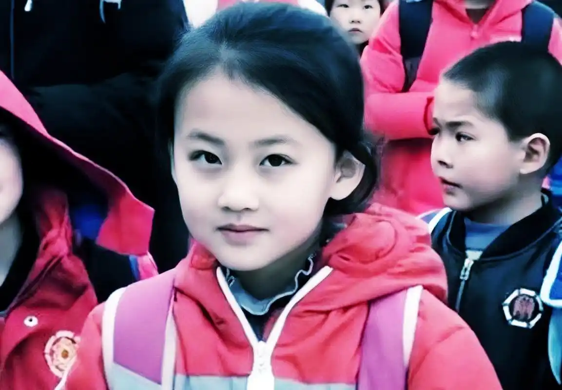 宁夏7岁女孩铁嘉欣因笑脸走红网络.