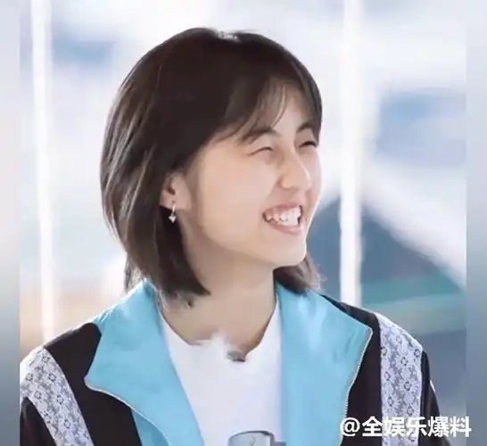 国民妹妹张子枫,月牙眼笑起来好甜,最后的wink,你接收到了吗?