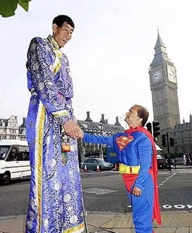 他是世界上最胖的人,你能想象到他有1000多斤重吗?