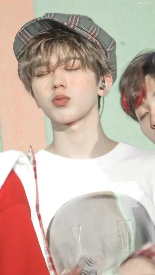 闭眼要什么?要亲亲才能起    #蔡徐坤#ride or die至死不渝-蔡徐坤