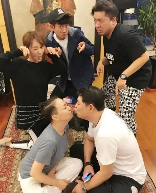 张一山去宋丹丹豪宅聚会,一进门就感叹:我妈好有钱