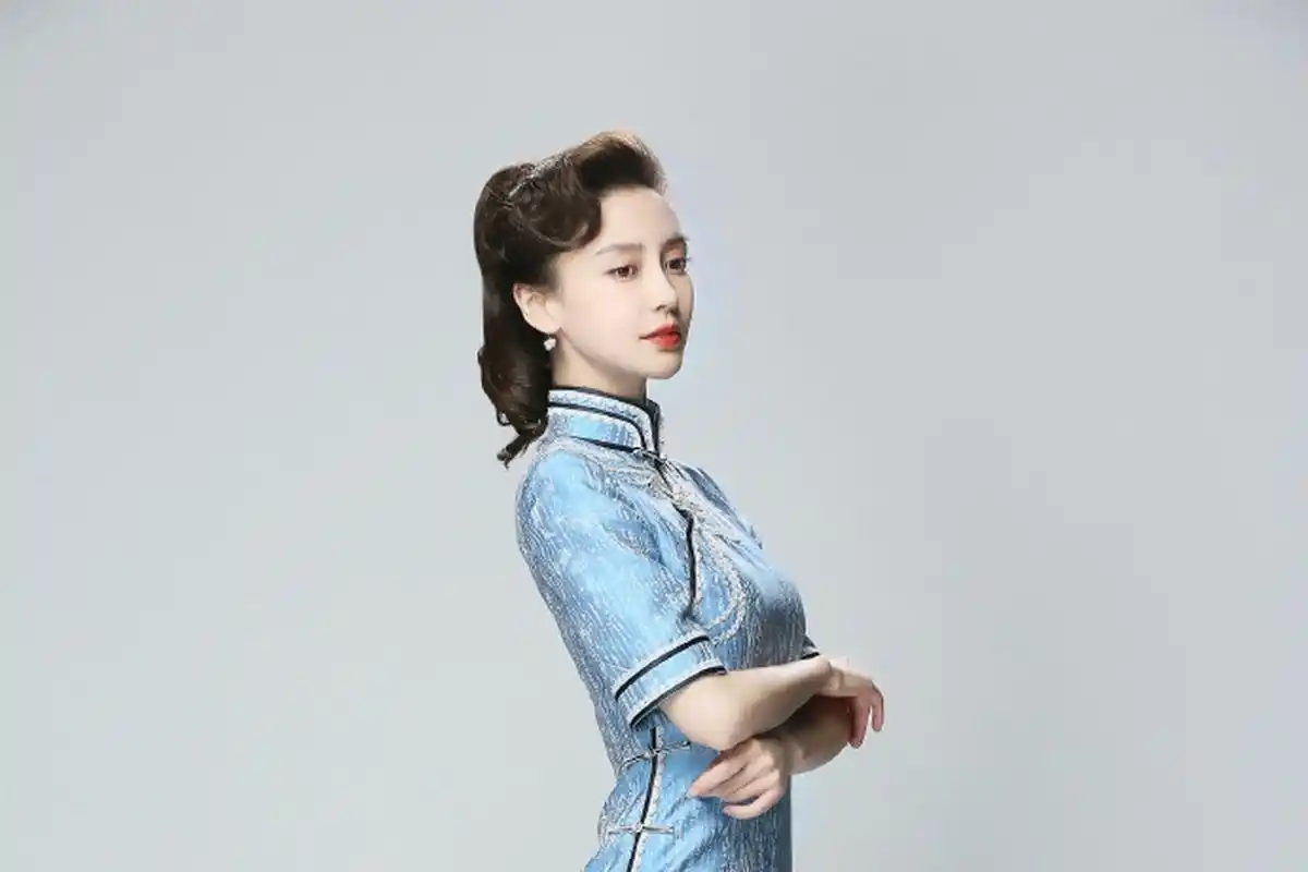 angelababy《王牌对王牌》旗袍造型曝光,身材纤瘦的杨颖穿出了婀娜的