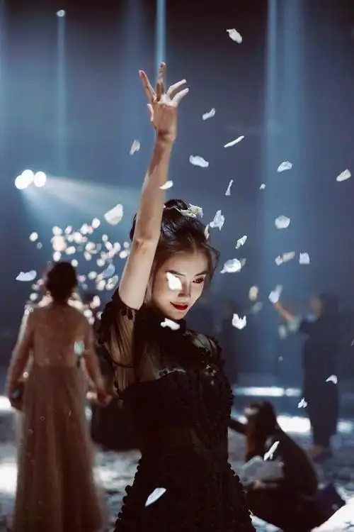 杨颖dior二零一九春夏成衣系列发布秀