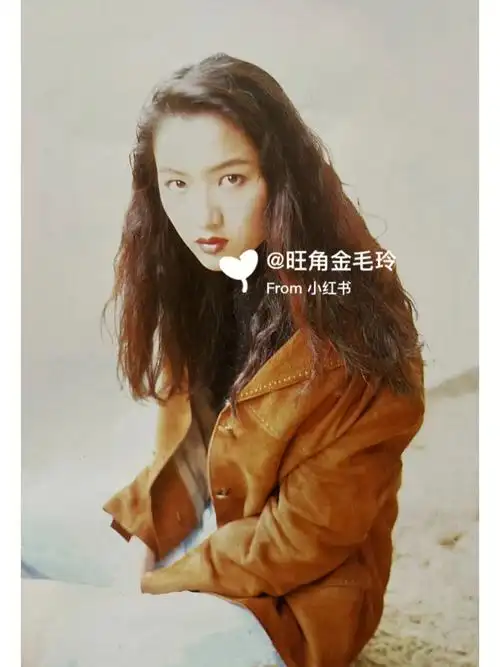 早期的郑秀文胖胖的哦