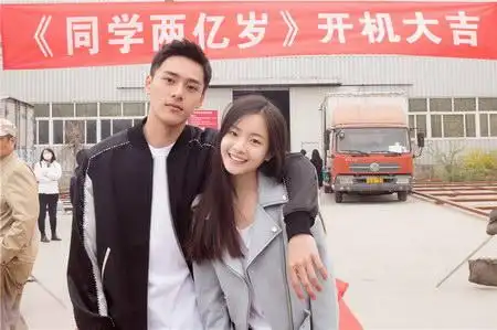 李庚希(左)朱致灵在开机现场