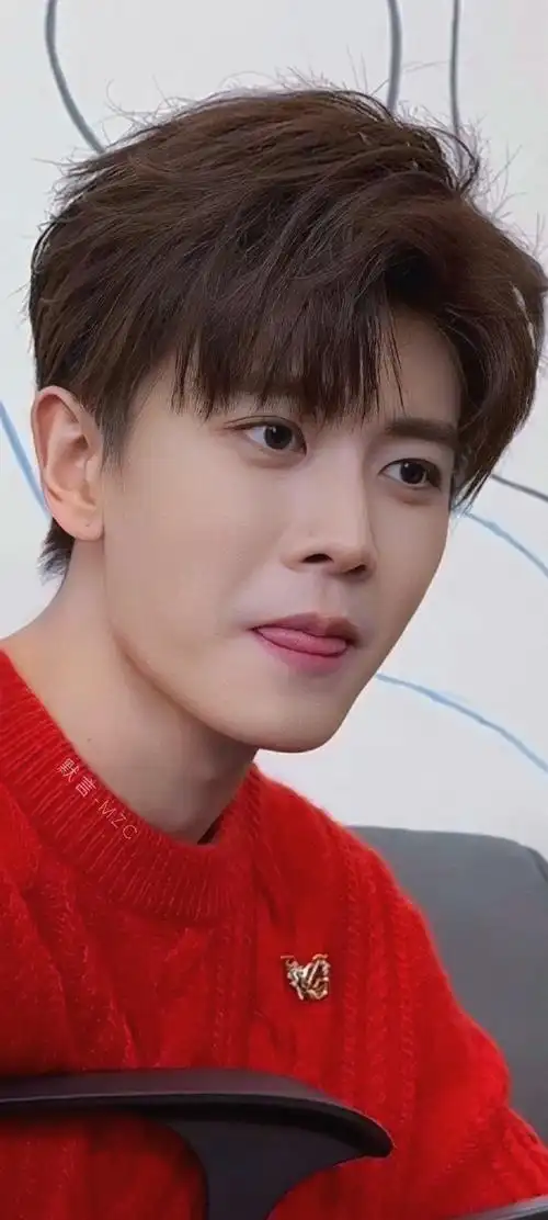 任苒时光##任嘉伦弹无弦吉他