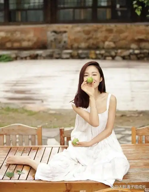 江一燕:文艺女神酷爱摄影,低谷期隐婚生女,家庭幸福美满