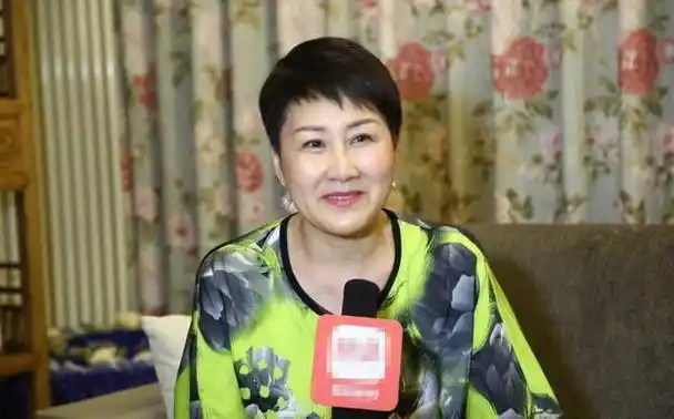 春晚搭档牛莉才是郭冬临的妻子,但是后来牛莉晒出了自己与老公的照片