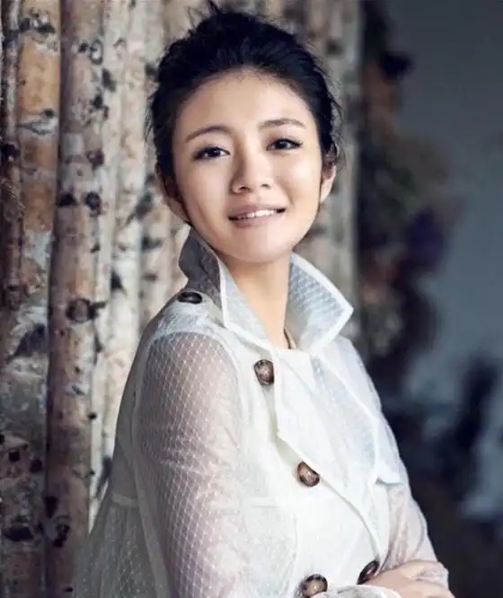 已有着7个月孕肚的安以轩露分享怀孕以来的日常.