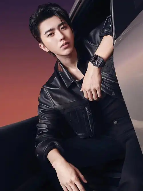 作为一名歌手兼原创音乐制作人,蔡徐坤拥有独特的音乐理解力与极具