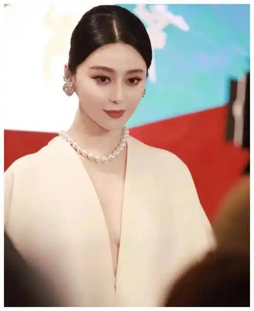 53岁李英爱同框42岁范冰冰!