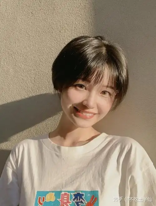 有哪些好看的女生日系短发,很有少年,少女感的短发? - 知乎