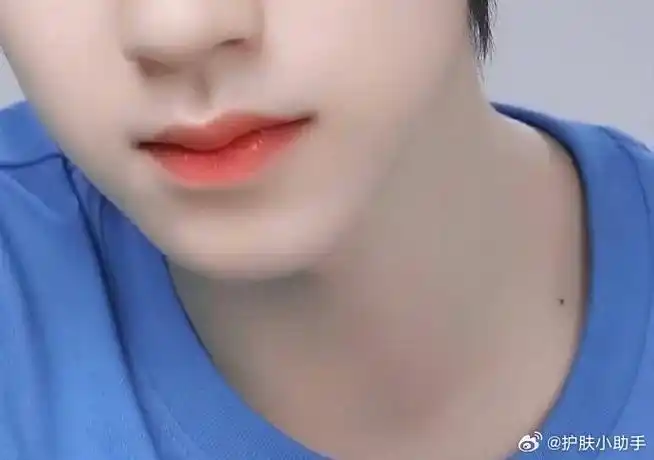 贺峻霖##贺峻霖的锁骨痣##贺峻霖锁骨上有颗痣