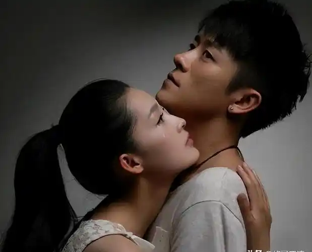 亲妈和干妈全是导演耗时20年都没捧红他却在娶妻改名后爆火