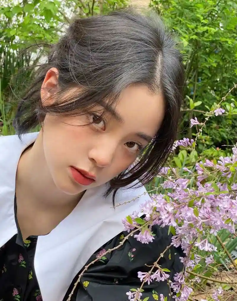 欧阳娜娜近期私服日常穿搭分享,青春活力,服装在线?[二哈]