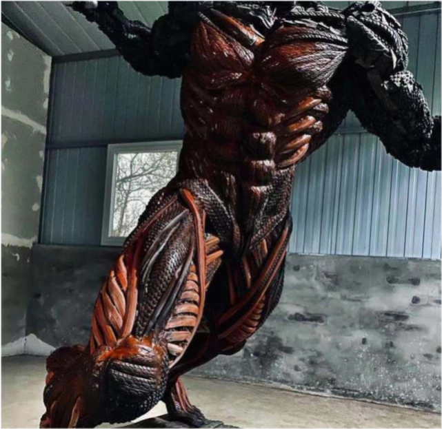 up主用轮胎制作始祖巨人,肌肉纹路炫酷,还不忘安利巨人最终季