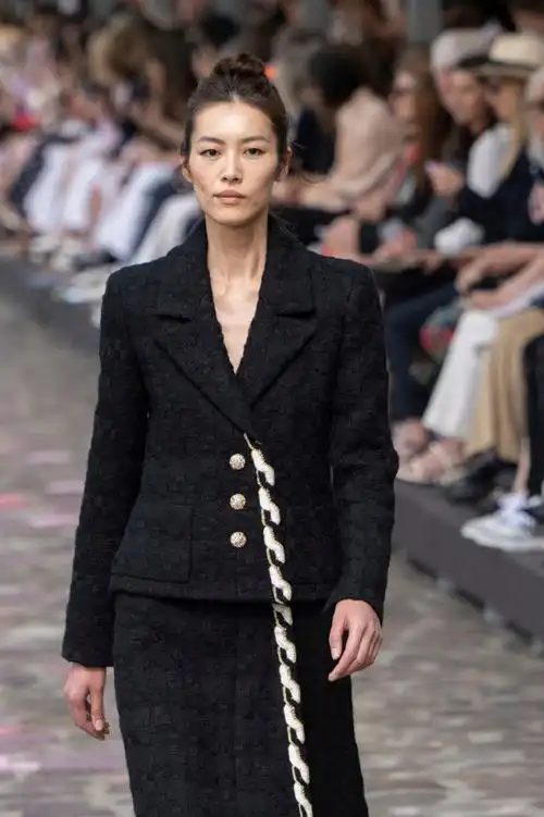 大表姐#刘雯##巴黎时装周#两场走秀极清美图大赏!