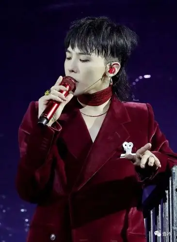 权志龙的"时尚经" | 818我们只讨论一件事_发型