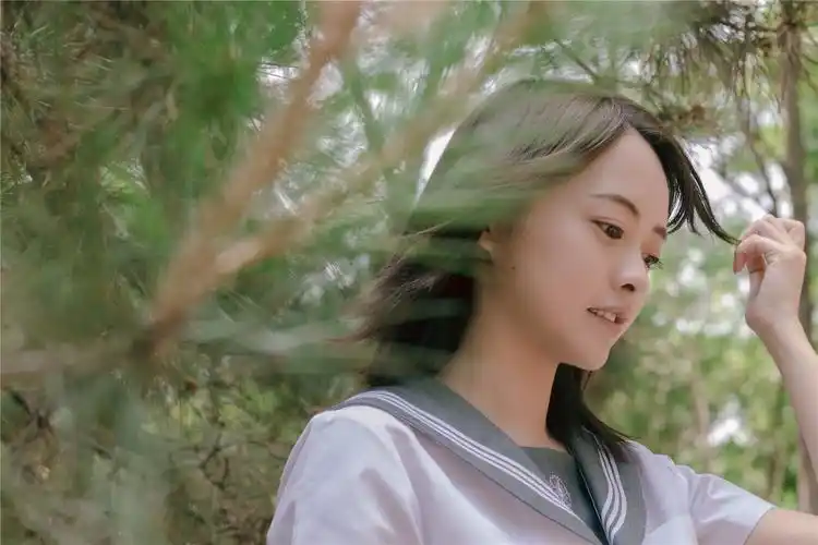 余心恬文艺风写真曝光,森系少女美好恬静