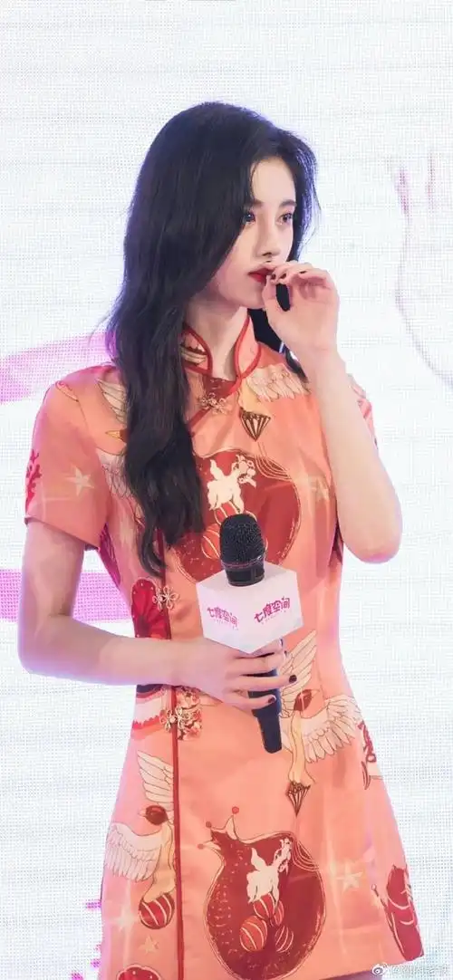 鞠婧祎旗袍造型