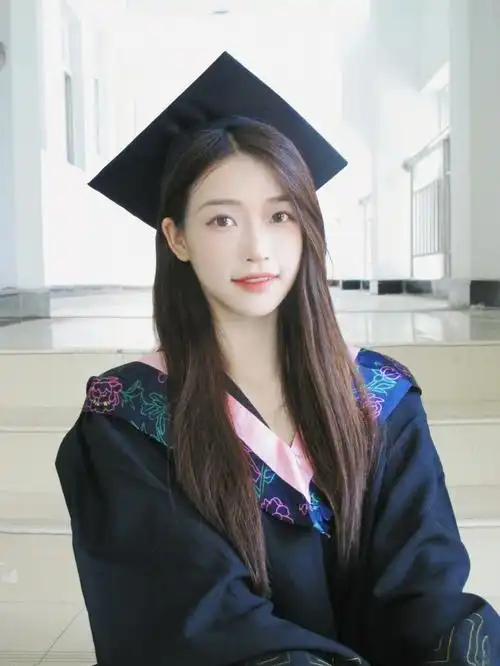 学士服拍照毕业快乐