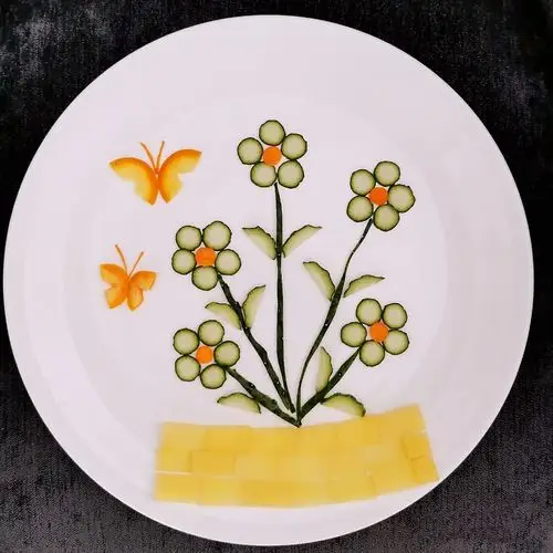 满园蔬果皆成画 一缕清香入梦来 --江夏小学美术科"创意蔬果拼图"亲子